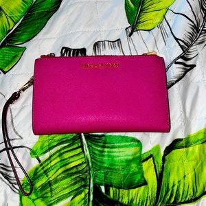 Michael kors Wristlet